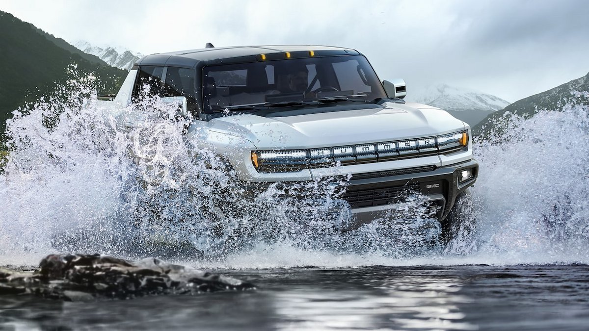 Le HUMMER EV SUV devrait avoir d'excellentes capacités tout terrain. Son autonomie limitée à 400 km et la faible répartition des points de charge devraient cependant le limiter à un usage urbain et périurbain. © General Motors