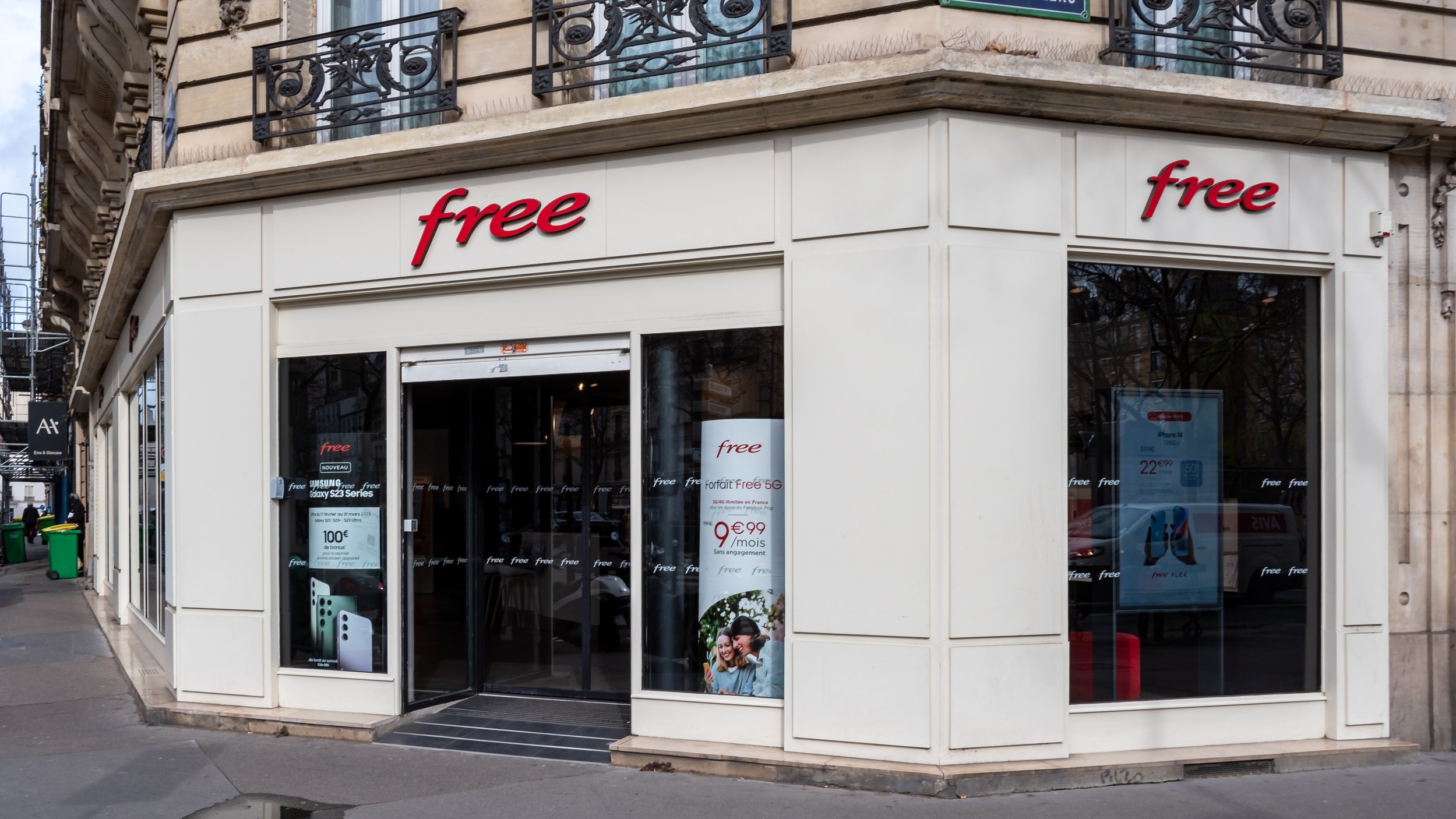 Il risque fort d'y avoir foule dans les boutiques Free - © HJBC / Shutterstock