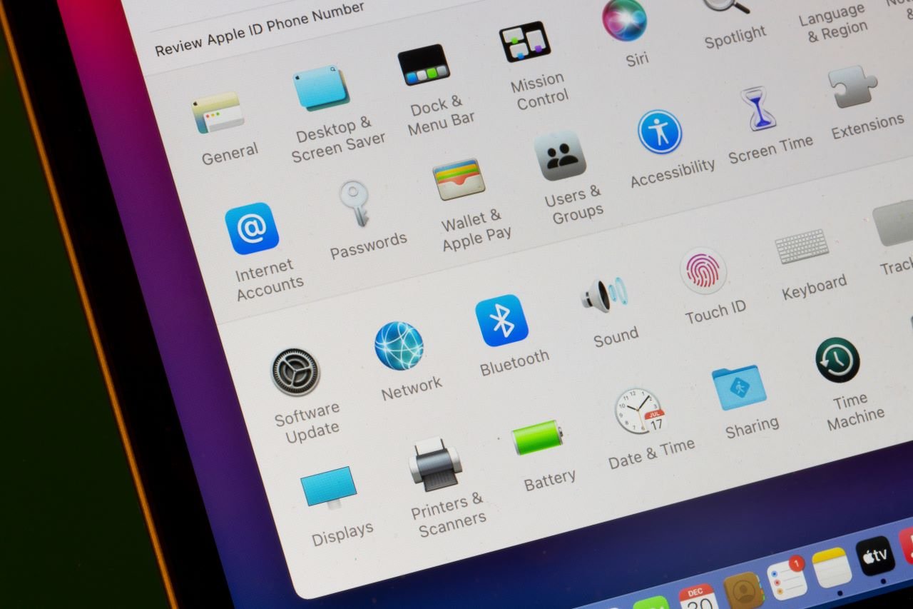 Apple Screen Time permet de restreindre certains accès aux enfants  © Tada Images / Shutterstock