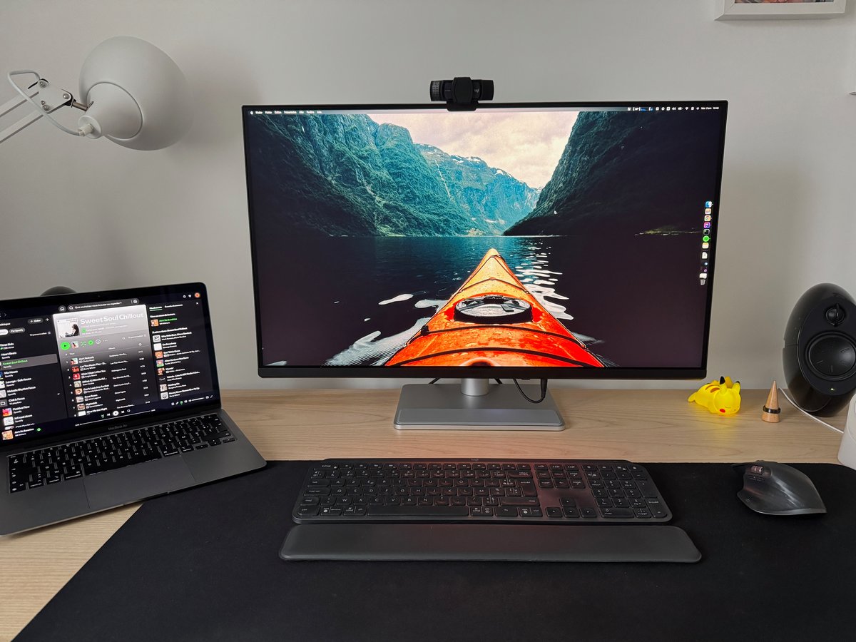  L'écran BenQ trône fièrement sur le bureau de notre lecteur-testeur. Il a de la gueule ce 32 pouces ! ©Hugo T. pour Clubic