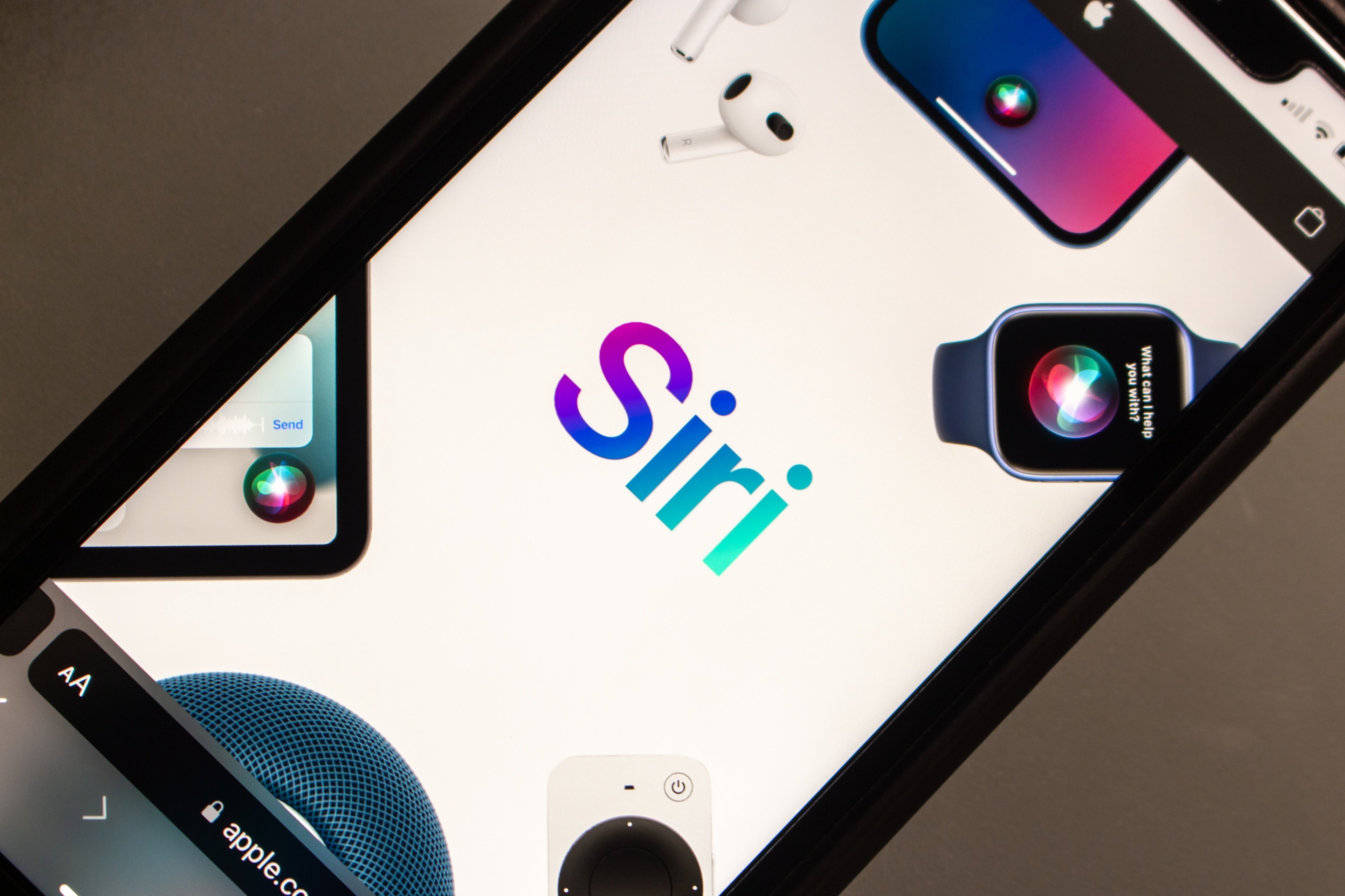 Plus qu'une nouvelle version, c'est un reboot complet qui attend Siri en 2026 ©Koshiro K / Shutterstock.com
