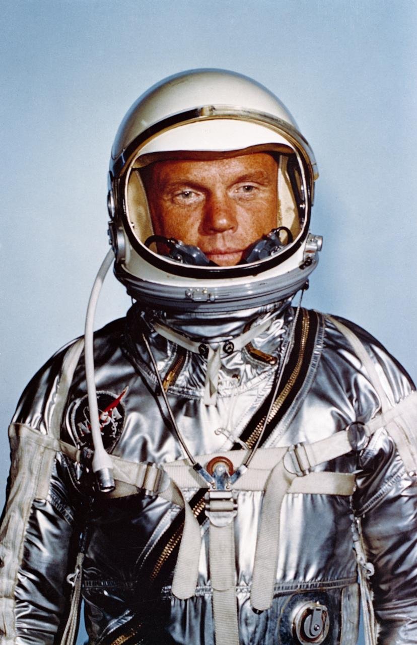 John Glenn en combinaison. Une vraie photo qui fait beaucoup penser à L'Étoffe des héros © NASA