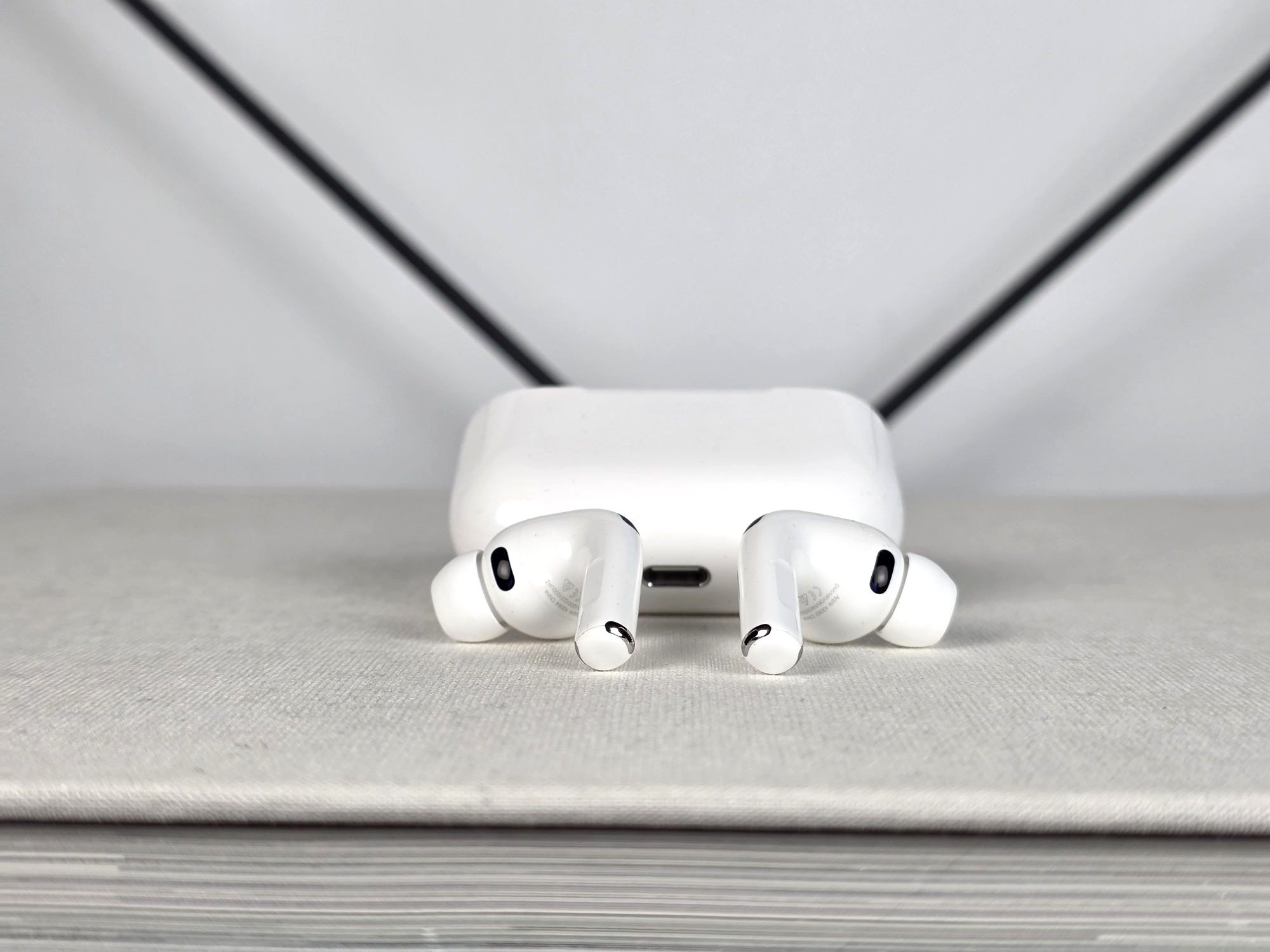 En apparence, les Apple Airpods Pro 3 ressemblent trait pour trait à leurs ainés © Guillaume Fourcadier pour Clubic