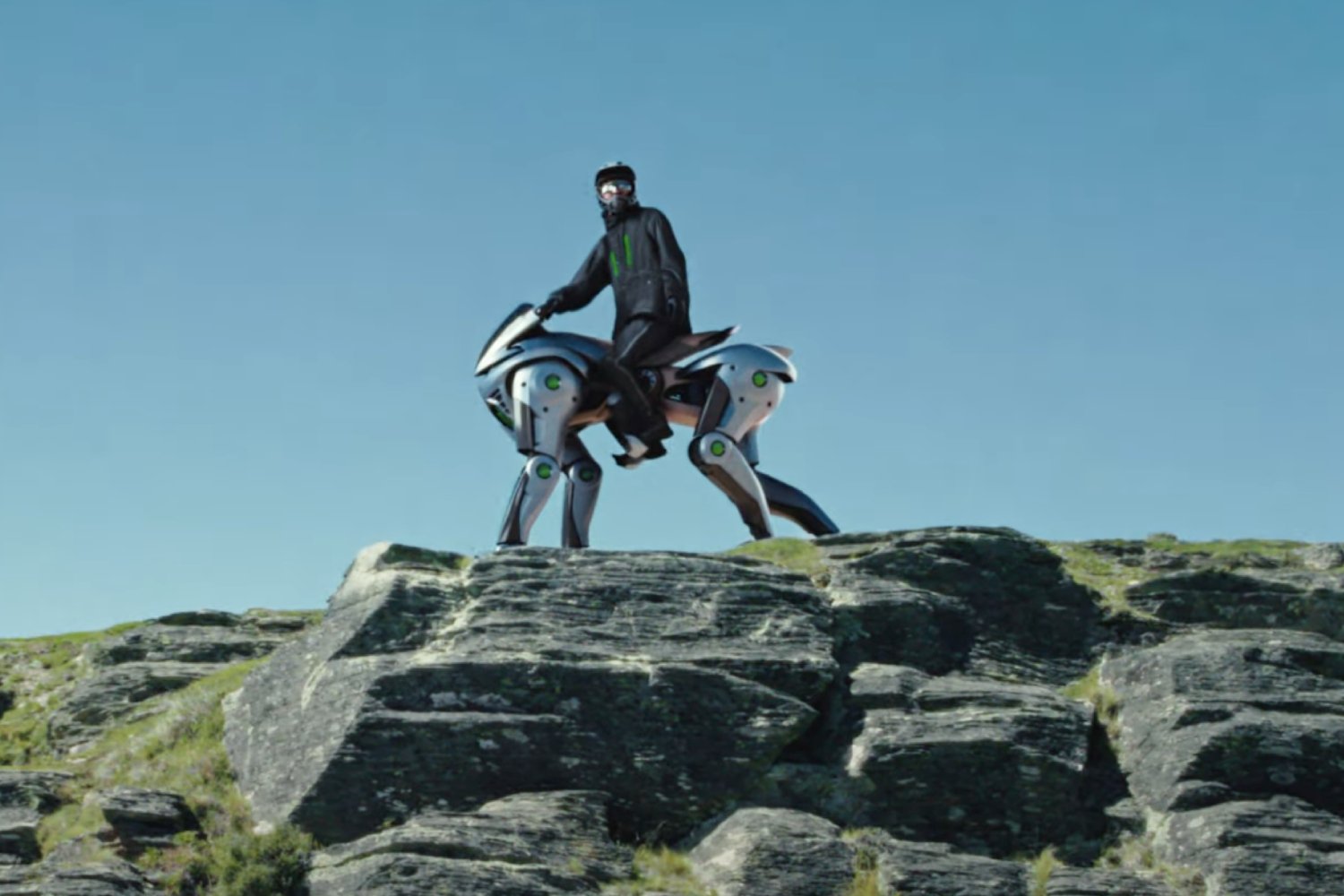 Le robot ressemble à une moto à quatre pattes. ©YouTube / Kawasaki