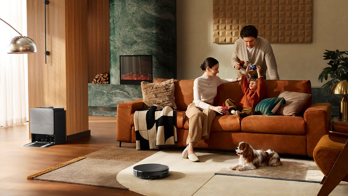 Avec 36 000 Pa et un système anti-enchevêtrement, le Saros 20 aspire tout en un passage, bien au-dessus des standards du marché. ©Roborock