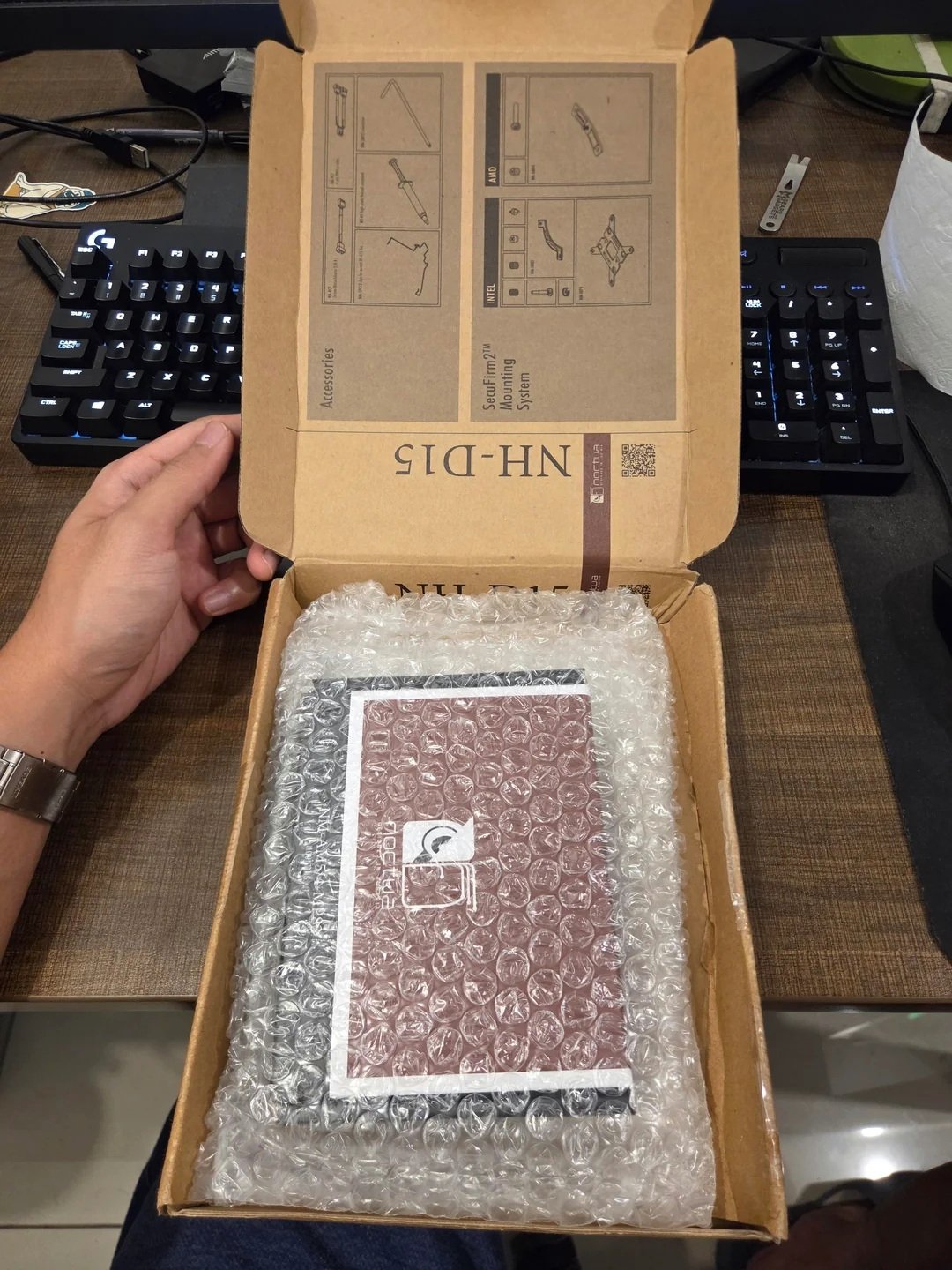 Le petit kit reçu un mois après sa demande par l'utilisateur. © Wccftech