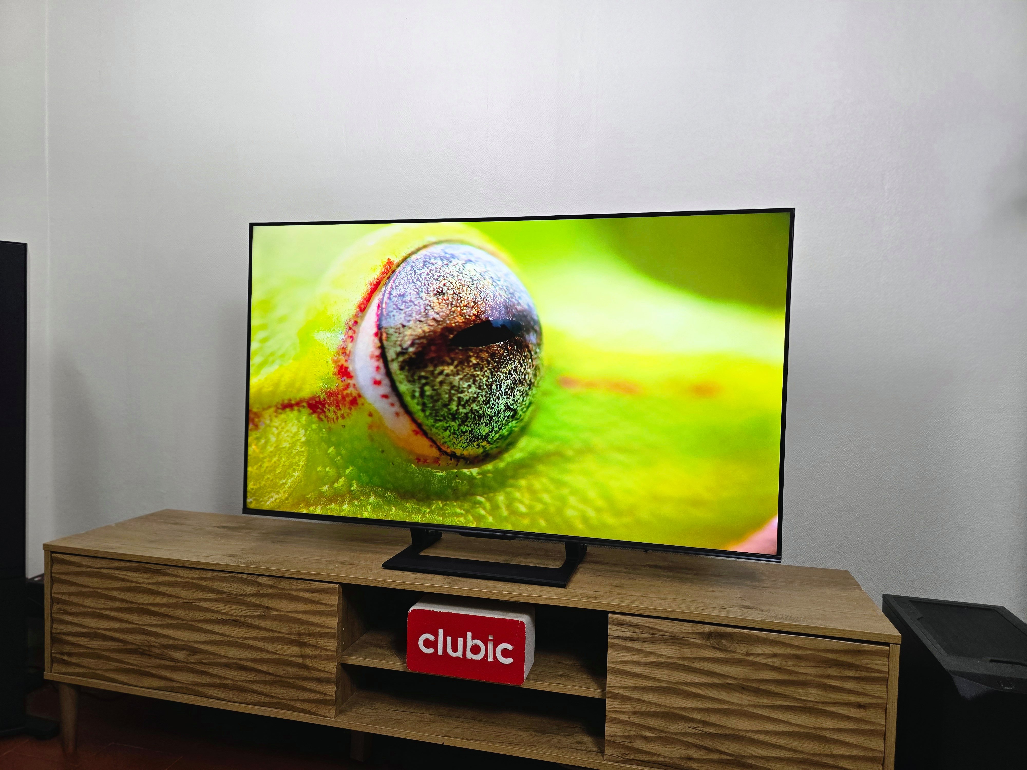 L'Hisense U7Q se positionne comme un téléviseur MiniLED bien équipé avec un prix juste. © Matthieu Legouge