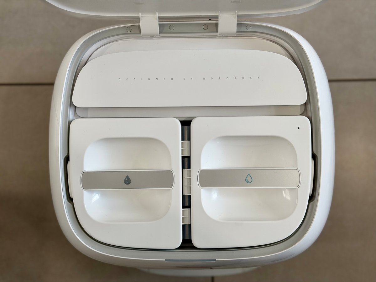 Deux larges réservoirs d'eau de près de 4L ©Mathieu Grumiaux pour Clubic