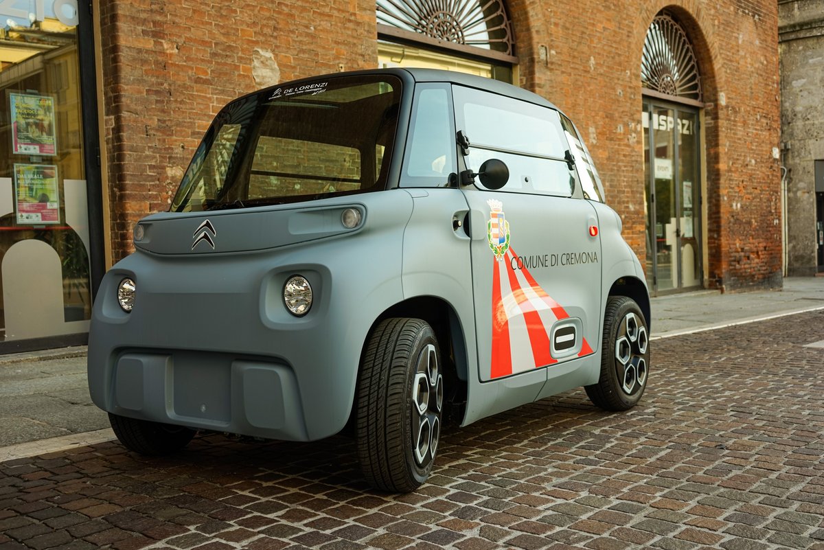 Une Citroën Ami garée dans une rue de Crémone, en Italie. © Wirestock Creators / Shutterstock