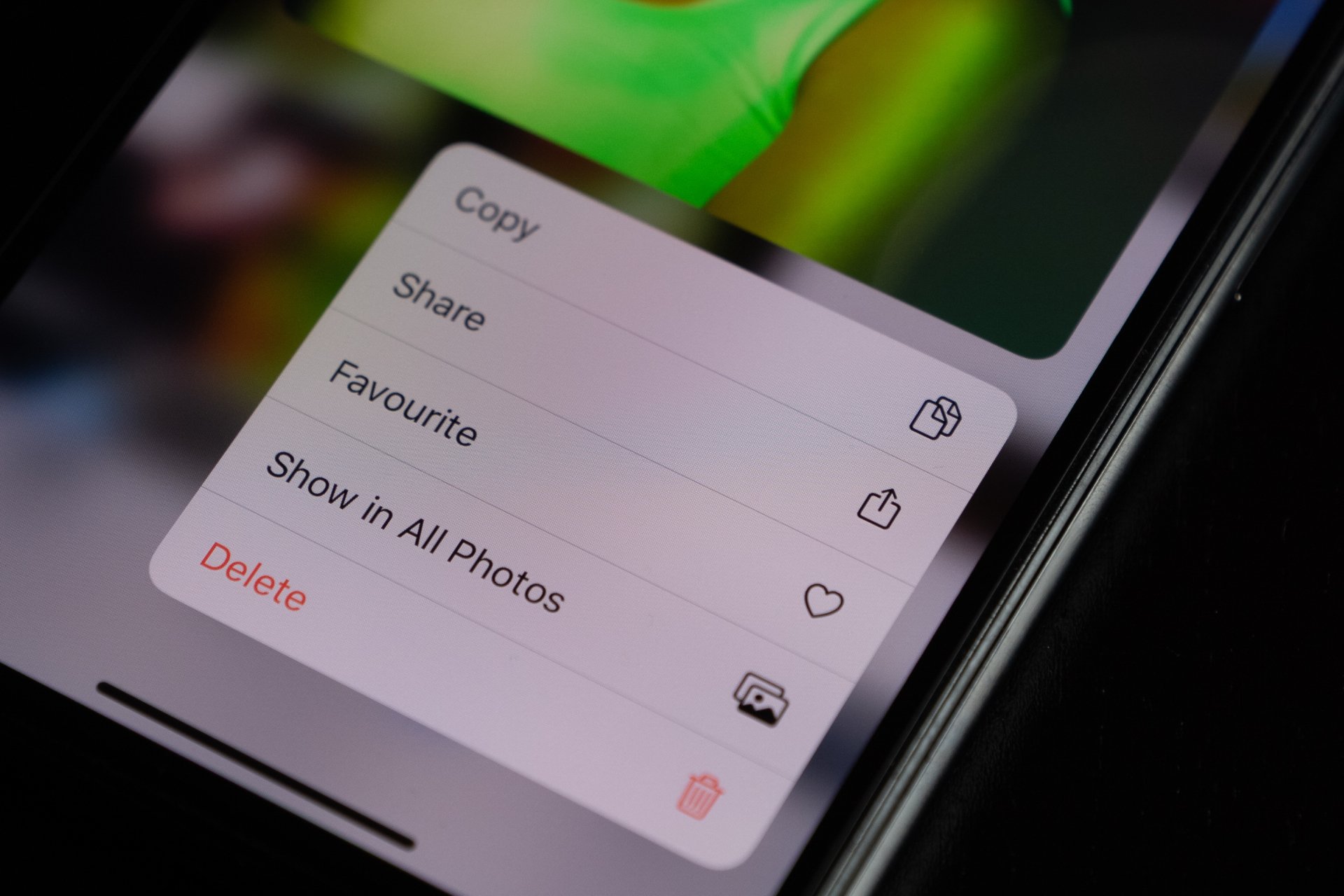 La feuille de partage va évoluer sur iOS 26. ©Cristian Dina / Shutterstock
