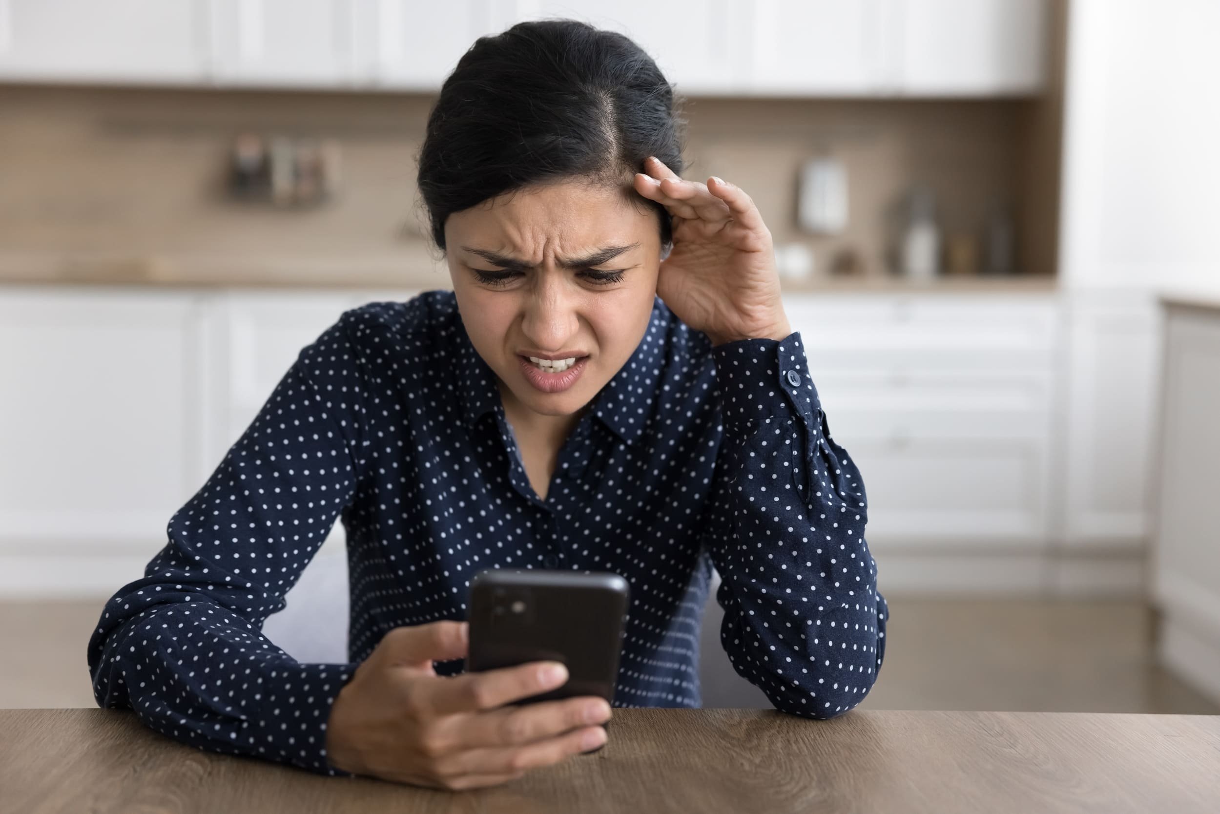 Attention à ces e-mails qui circulent en France en se faisant passer pour votre agence immobilière. © fizkes / Shutterstock