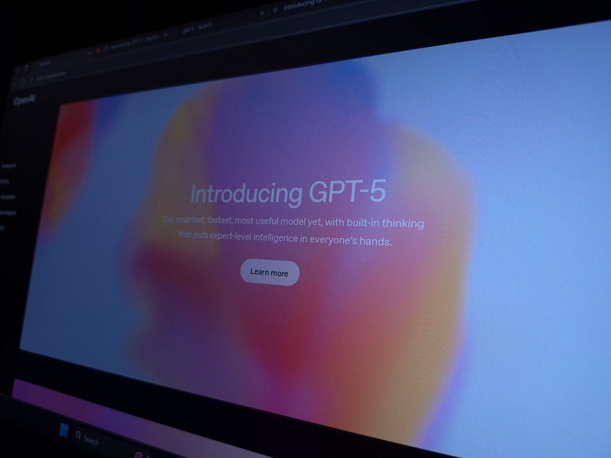 Le lancement de GPT-5 devait consacrer OpenAI comme leader incontesté de l'IA générative. © Shutterstock