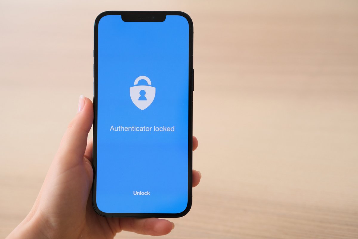 Microsoft met fin au stockage des mots de passe dans Authenticator et donne rendez-vous aux utilisateurs en août pour une migration définitive. © Shutterstock
