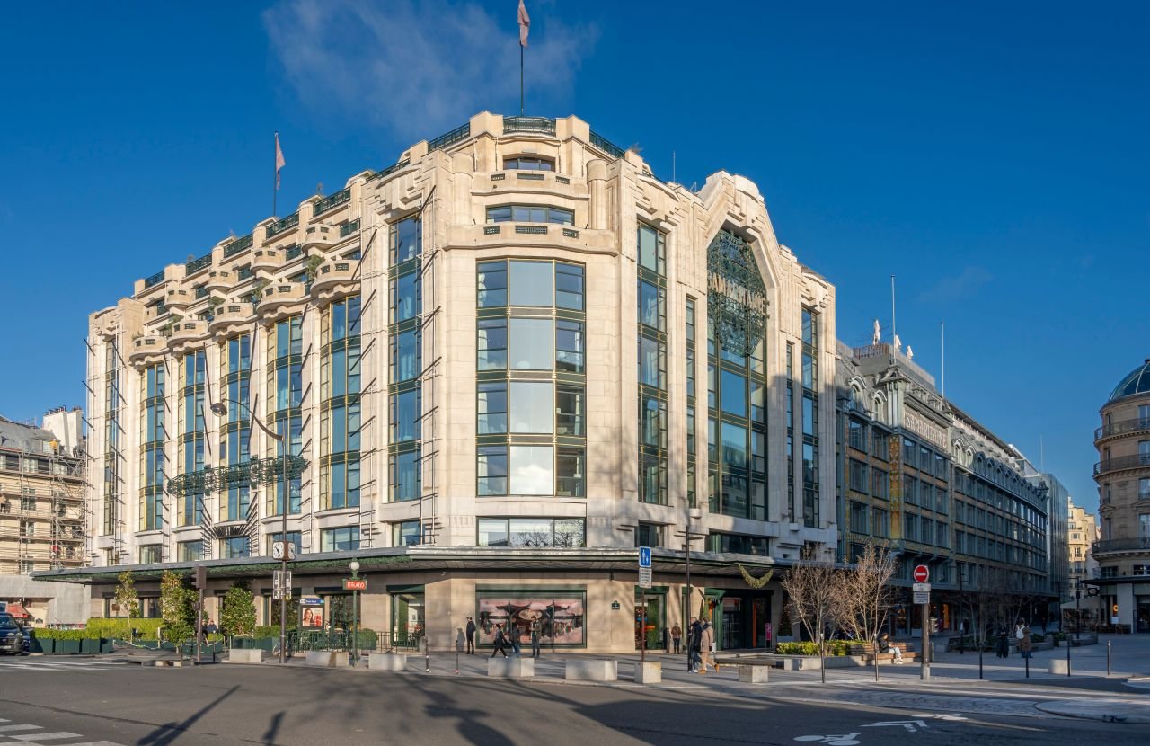 La célèbre bâtiment qui abrite la cèlèbre enseigne de La Samaritaine, à Paris - ©Franck Legros / Shutterstock