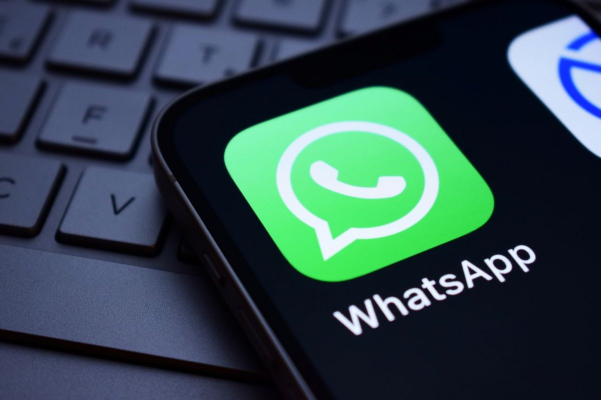 Si vous devez utiliser WhatsApp au bureau, optez pour votre version mobile - ©miss.cabul / Shuttertstock