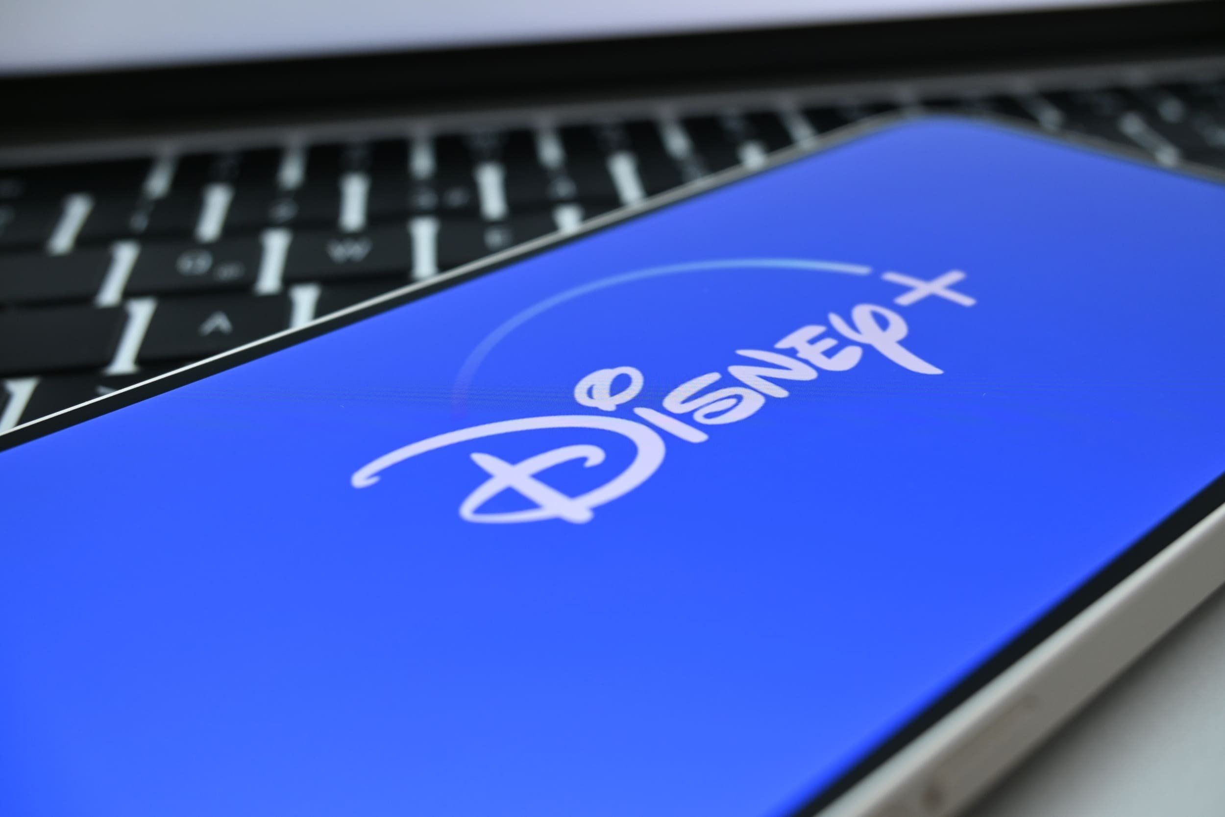 Disney+ devient plus facilement inaccessible financièrement en passant par son opérateur télécom. © miss.cabul / Shutterstock