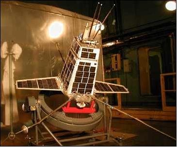 Le satellite Kompas-2, qui n'était pourtant pas si miniature que ça... Crédits IZMIRAN via eoportal