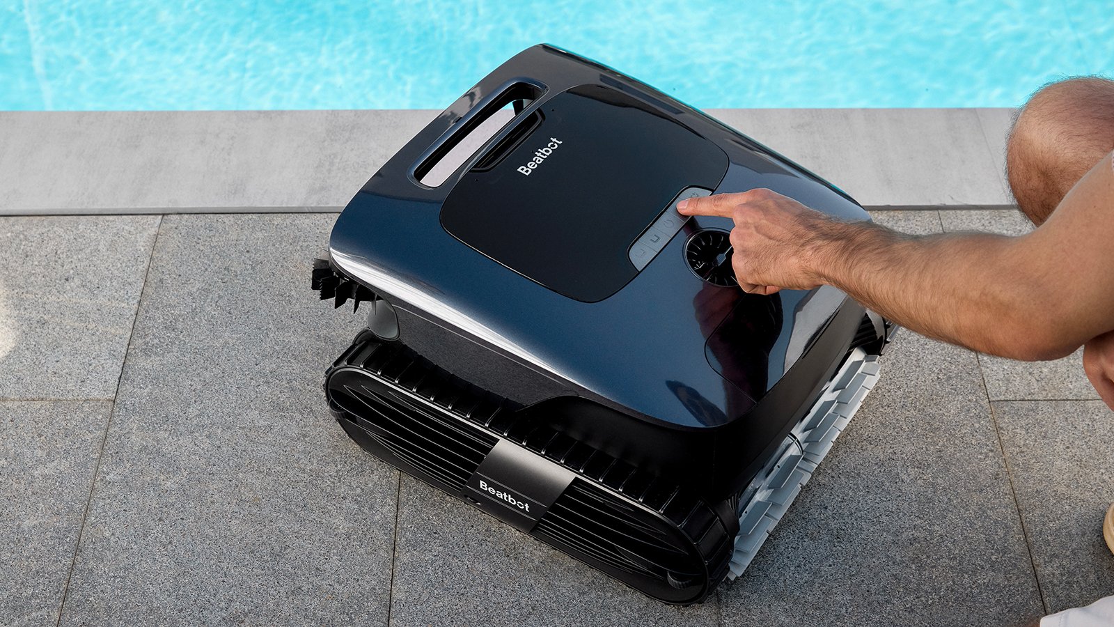 Le mode AI Quick Mode nettoie votre piscine deux fois plus vite grâce à l’intelligence artificielle qui optimise le parcours et le traitement des débris ©Beatbot