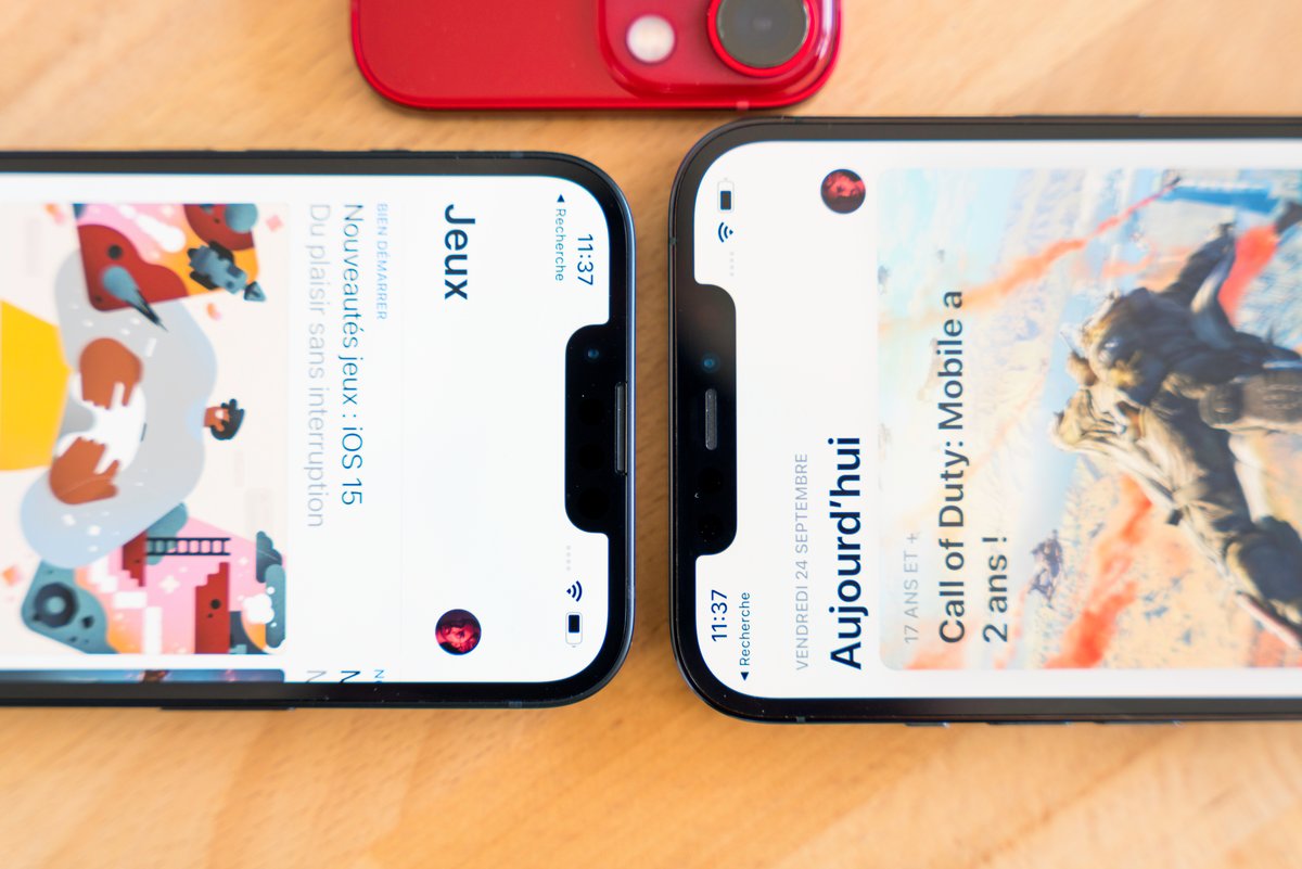 À gauche, l'encoche des iPhone 13 et à droite celle de l'iPhone 12 Pro Max. © Pierre Crochart pour Clubic