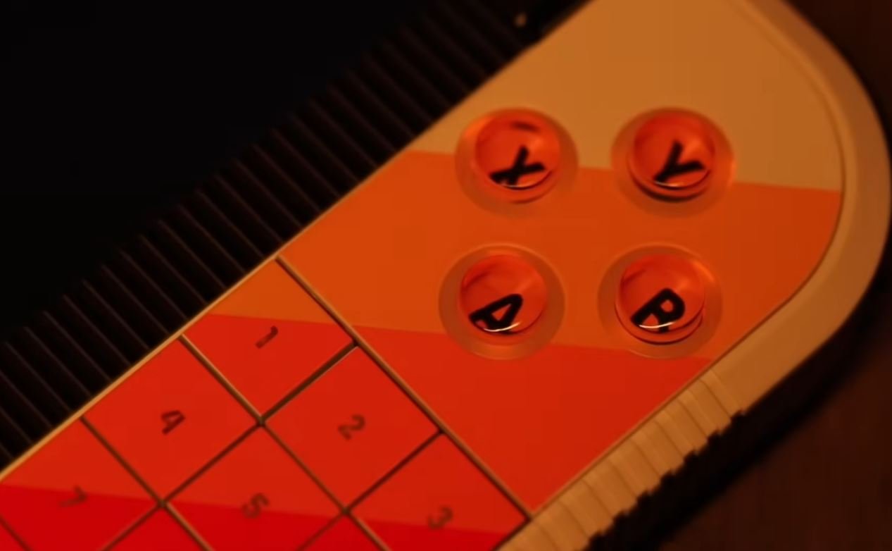 Des touches classiques, mais aussi un trackball, une molette rotative, un clavier numérique... © MyArcade