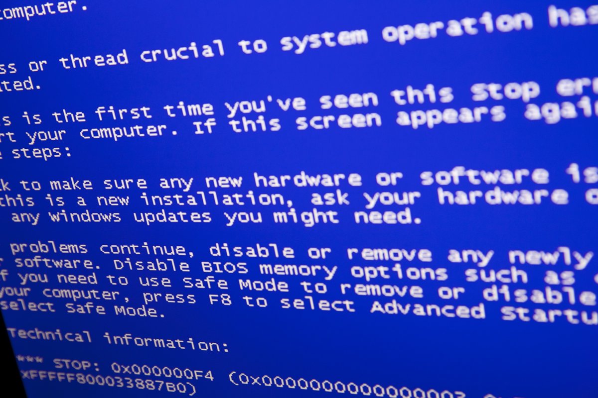 Ne craignez rien, il ne s'agit que d'une photo de l'écran bleu de la mort de Windows XP et Windows 7 © JaysonPhotography / Shutterstock