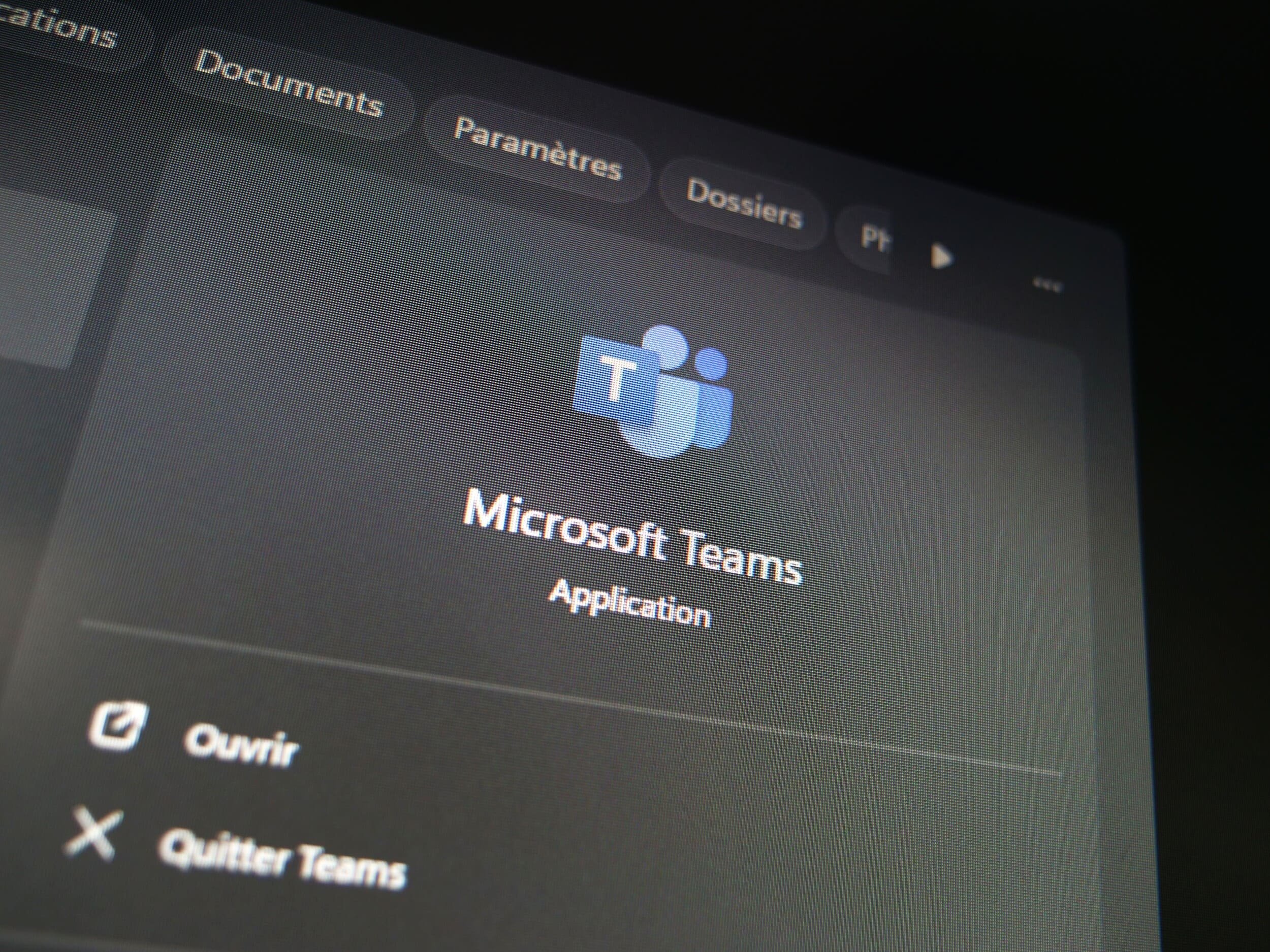 Le géant de Redmond a finalement convaincu Bruxelles en acceptant de séparer définitivement Teams de ses suites bureautiques. © Alexandre Boero/Clubic
