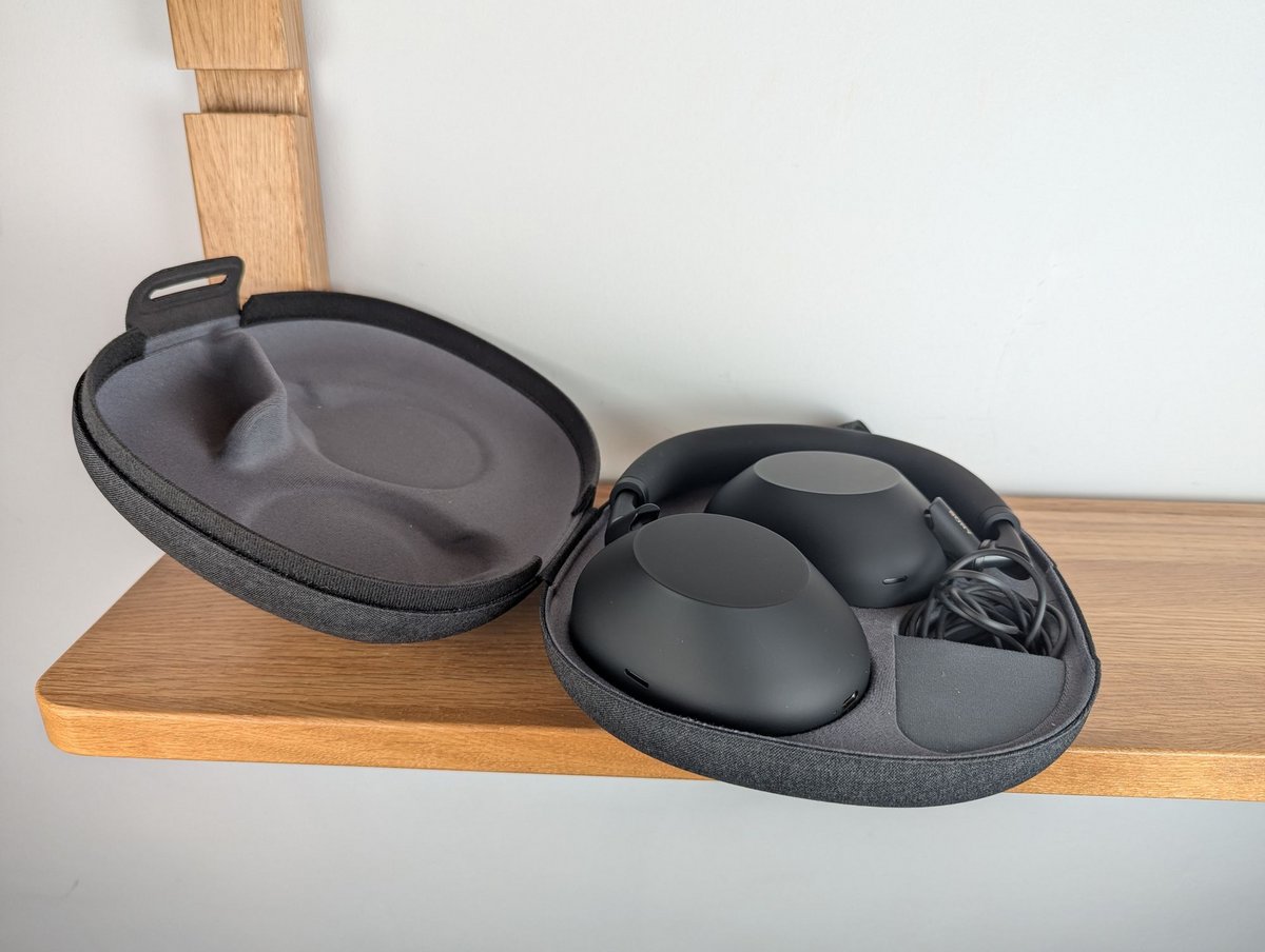 Nouveau casque, structure pliable, et nouvelle housse ©Guillaume Fourcadier