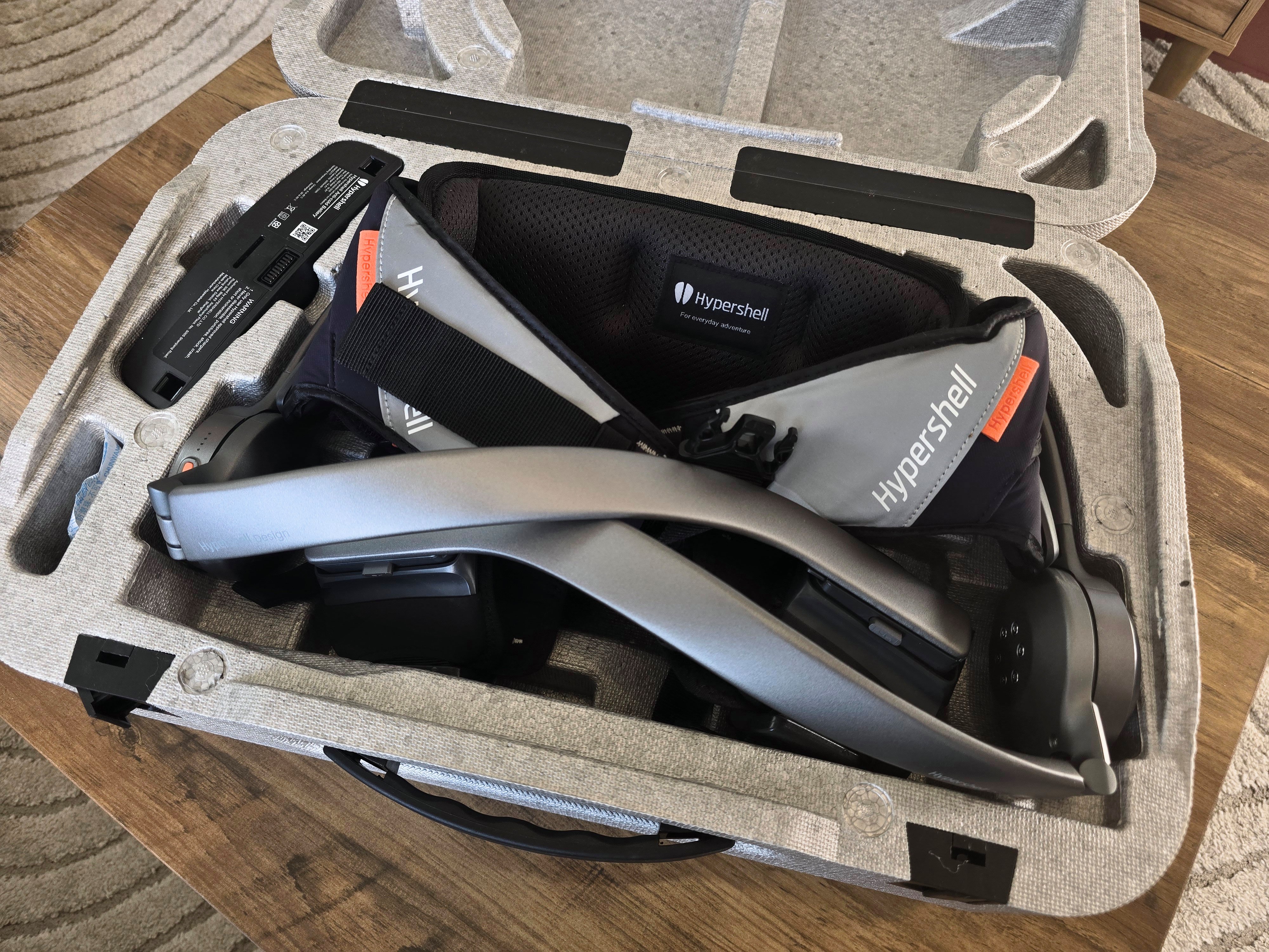 L'exosquelette est livré dans une mallette de transport. © Matthieu Legouge