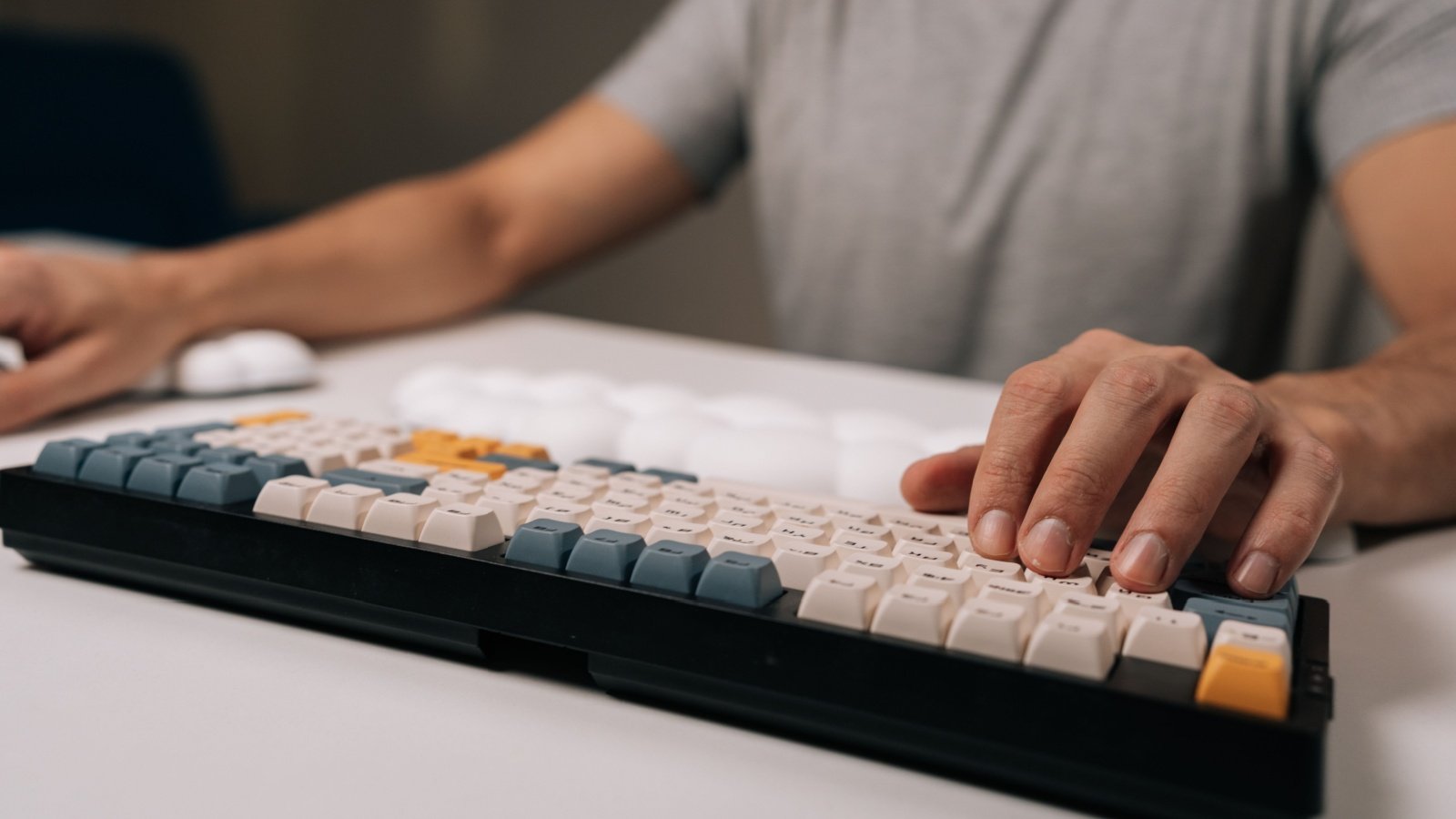 Mechvibes est un petit logiciel aussi inutile que terriblement addictif, qui ajoute en temps réel le son de switches mécaniques (Cherry MX, Topre…) à chaque frappe pour transformer un clavier classique en machine à sensations - © Shutterstock