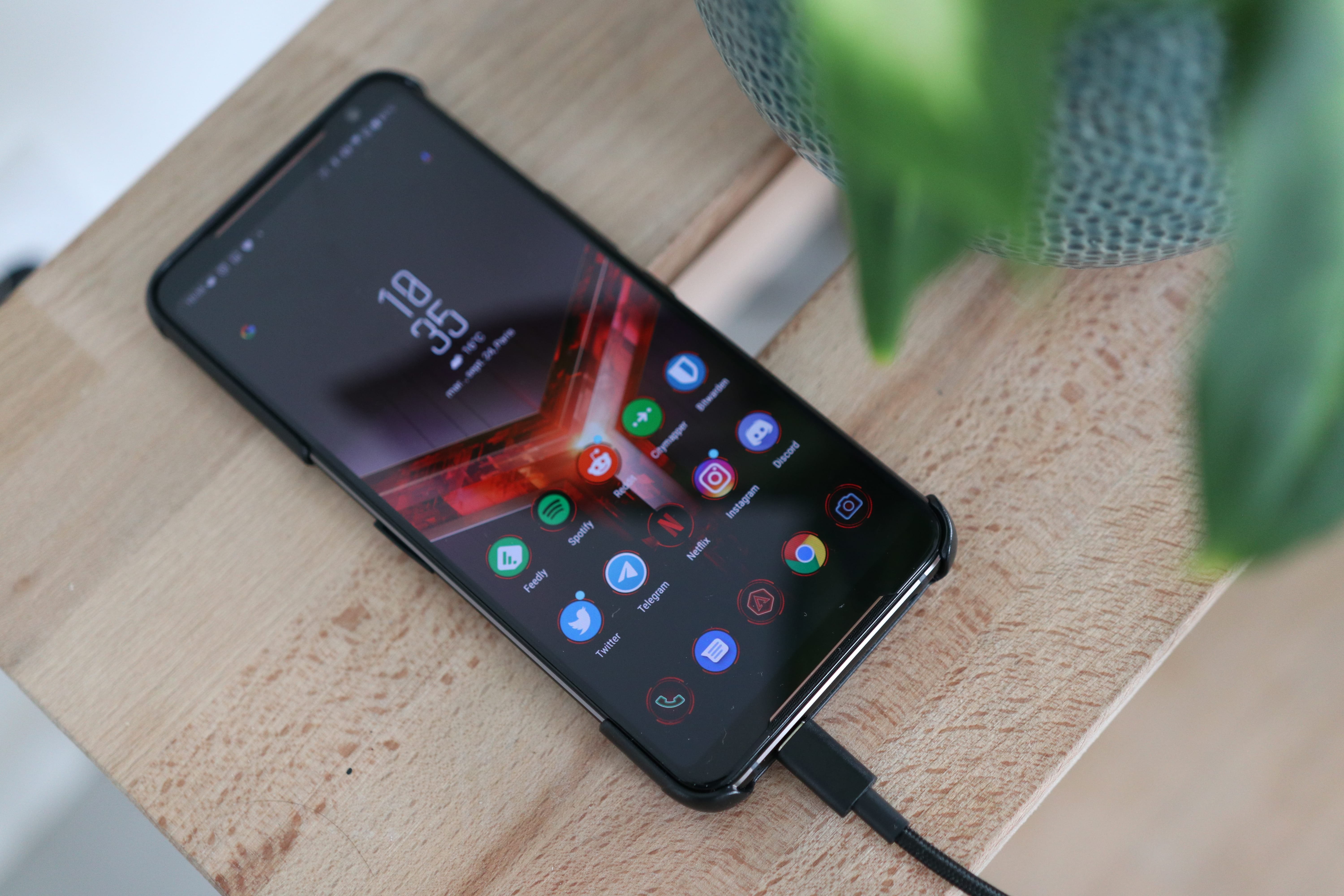 Asus ROG Phone II, pour illustration. © Pierre Crochart pour Clubic