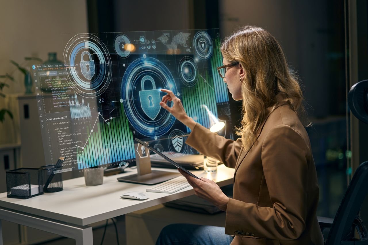 Pensez régulièrement à rapprocher les listes d'utilisateurs SaaS de vos données RH - ©puhhha / Shutterstock