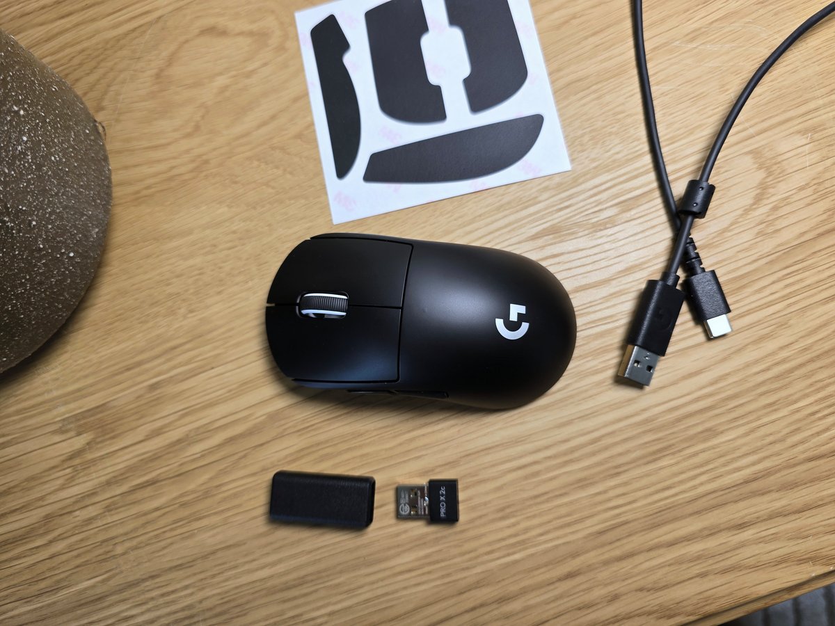 Le bundle complet qui accompagne la souris. © Matthieu Legouge