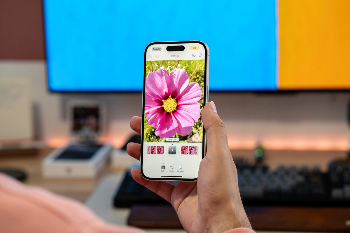 Avec son iPhone 16, Apple propose un nouveau bouton Camera Control © Pierre Crochart pour Clubic.com