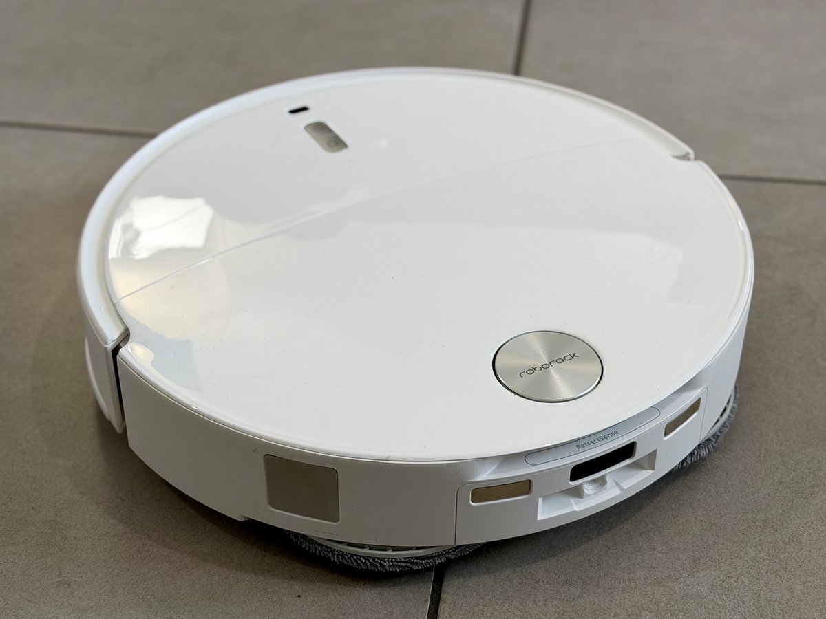 Le Qrevo Curv 2 Pro est très utile pour un nettoyage quotidien et éliminer les traces ©Mathieu Grumiaux pour Clubic