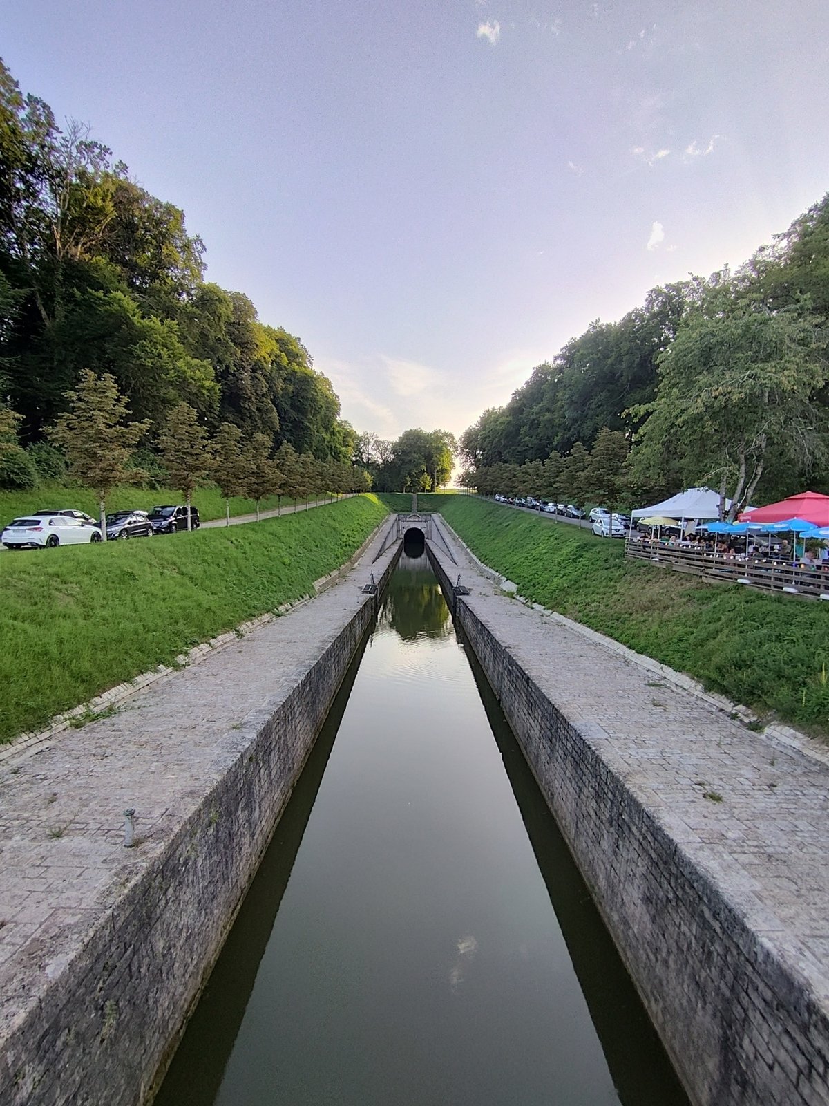 Si les photos au grand-angle semblent un peu trop chaleureuses, celles à l'ultrawide sont glaciales © Pierre Crochart pour Clubic