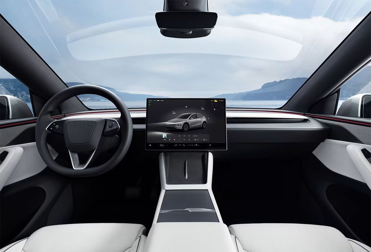Le poste de conduite de la Tesla Model Y L. ©Tesla