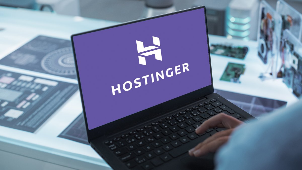 Hostinger propose des VPS avec serveurs KVM puissants (CPU AMD EPYC, SSD NVMe), bande passante à 1 Gb/s, sauvegardes automatiques et un assistant IA ("Kodee") pour faciliter leur gestion - © Axel Reghis | Shutterstock