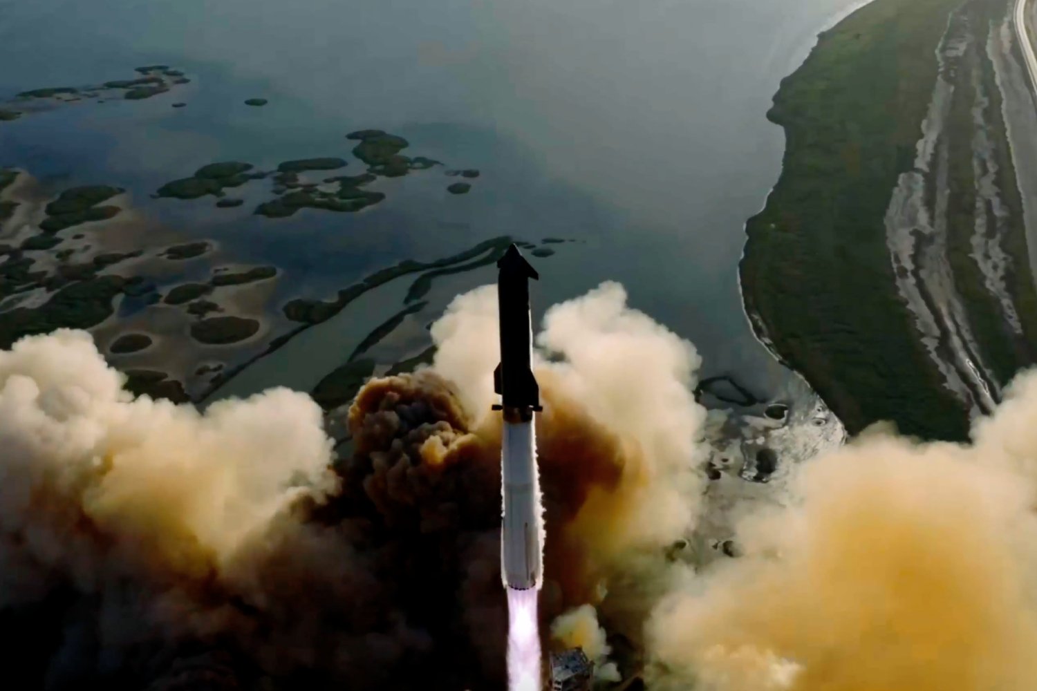 La fusée Starship peu de temps après son décollage. ©SpaceX