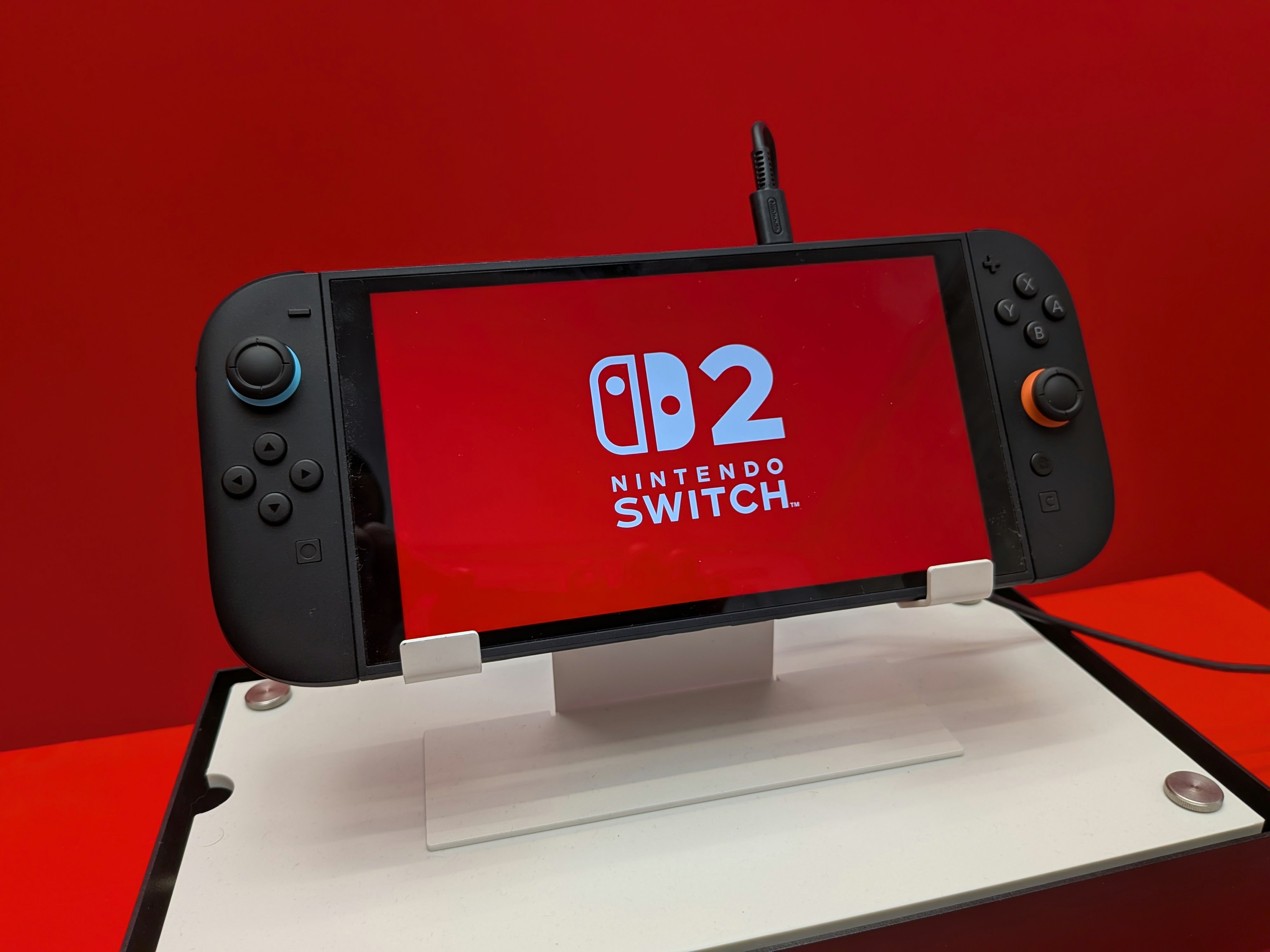 L'écran de la Nintendo Switch 2 est recouvert d'un film de protection... à ne pas retirer ! ©Nicolas Guyot pour Clubic