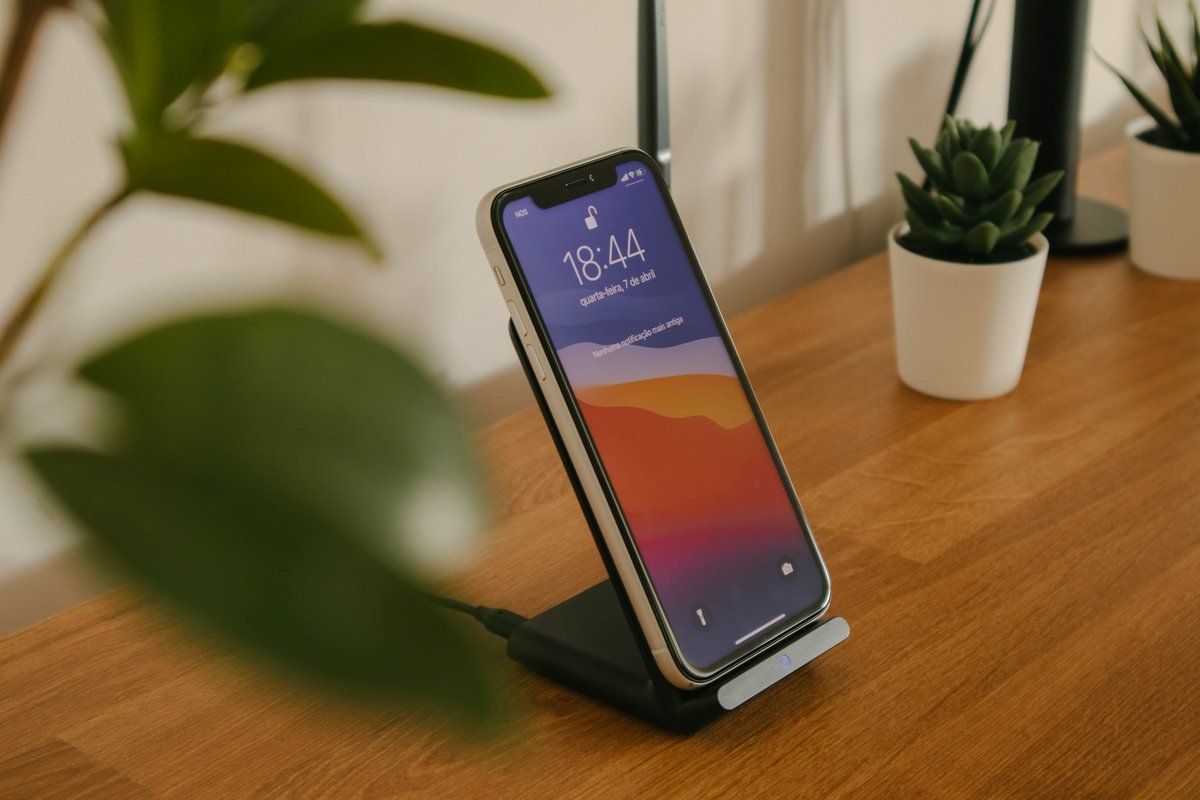 La recharge sans fil va devenir bien plus rapide.  ©Nubelson Fernandes / Unsplash