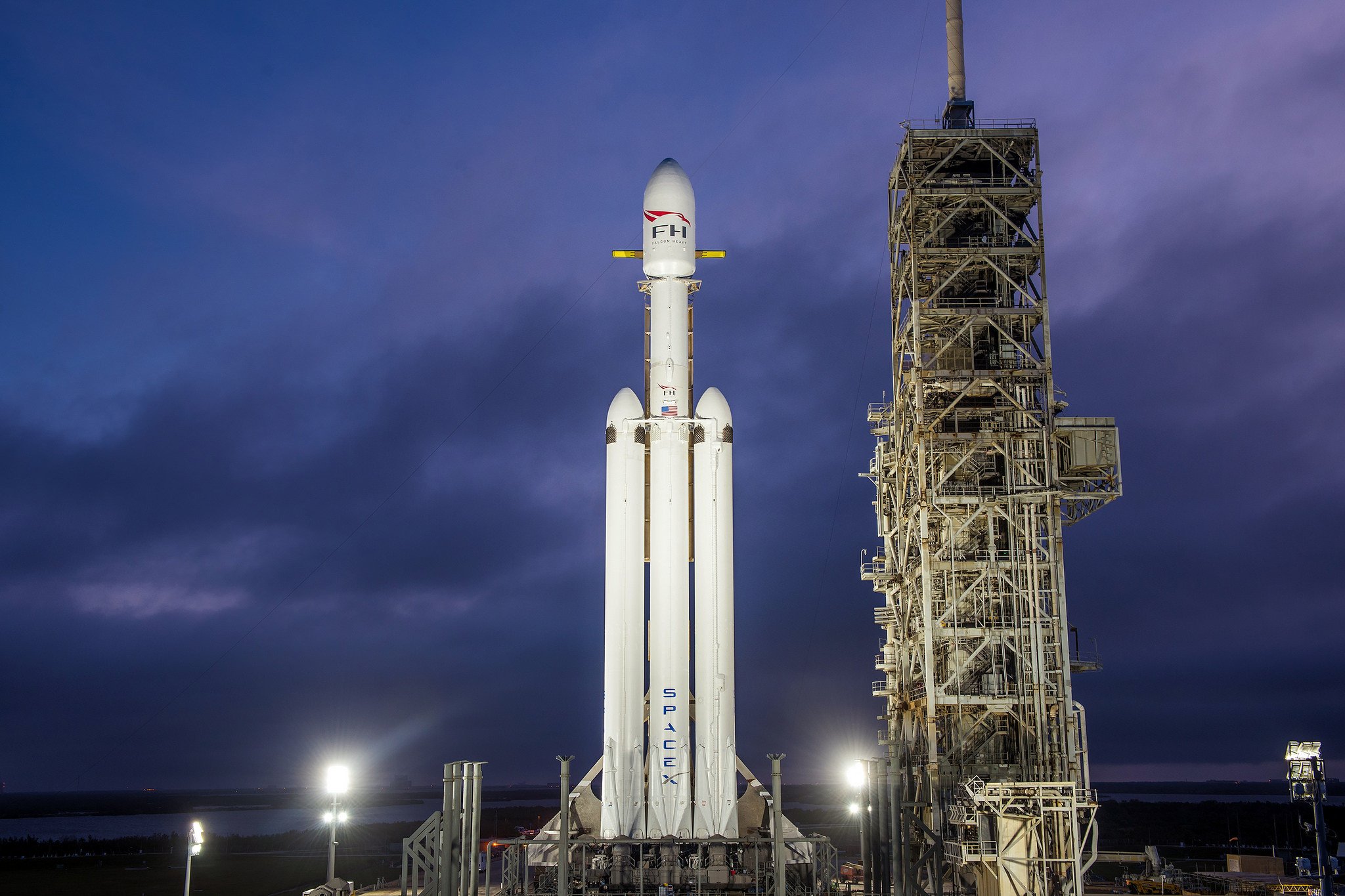 La Falcon Heavy sur son pas de tir. SpaceX