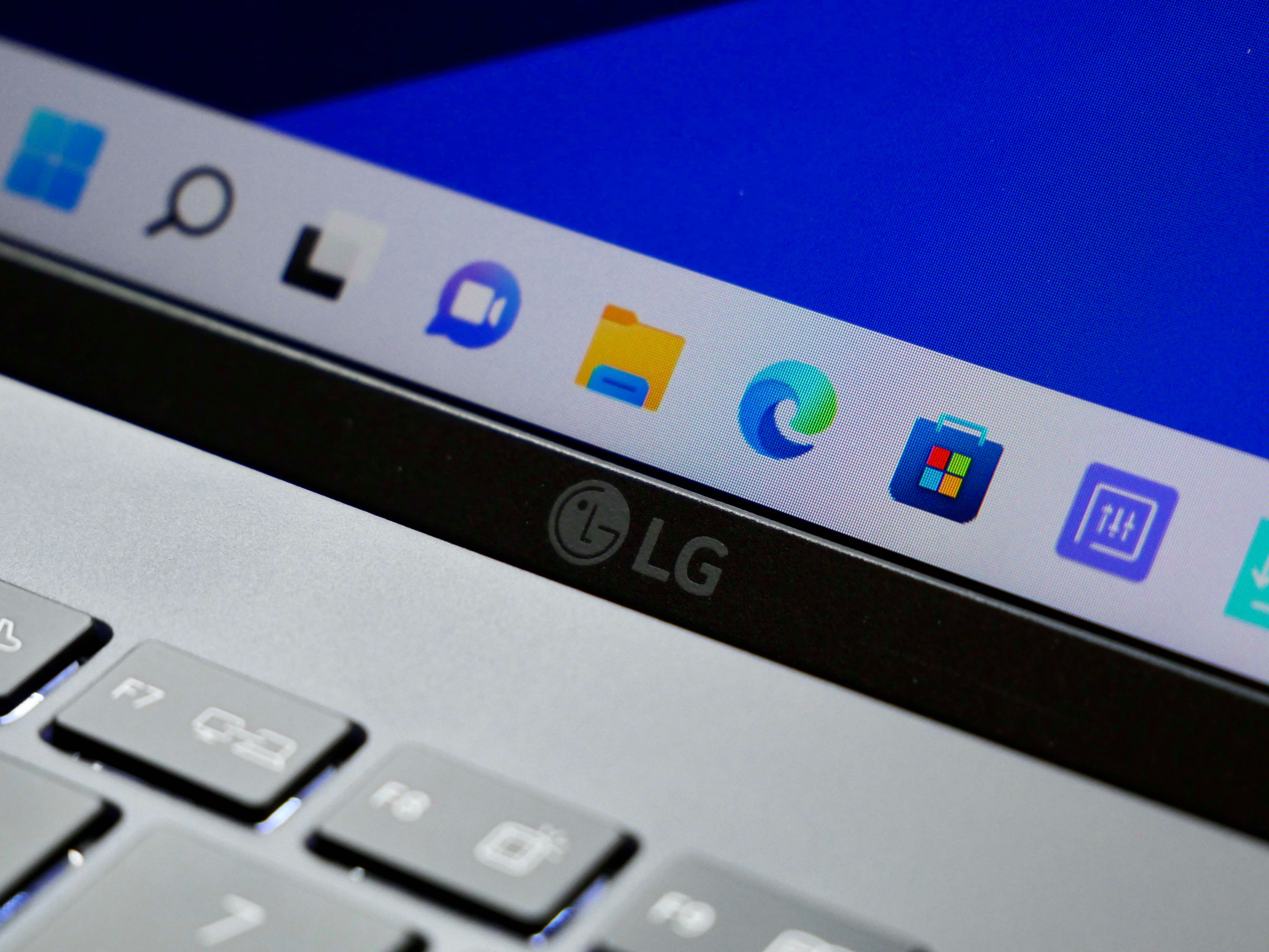 Logo LG sur le PC portable LG Gram 14 // © Nathan Le Gohlisse pour Clubic