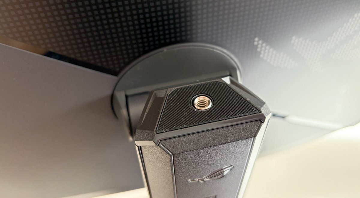 Le pied idéal pour les streamers qui souhaitent y fixer leur caméra. ©Charles Gouin-Peyrot pour Clubic