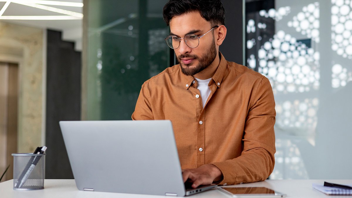 Boostez votre productivité grâce à l'Assistant IA d'Acrobat PDF. ©Adobe Stock