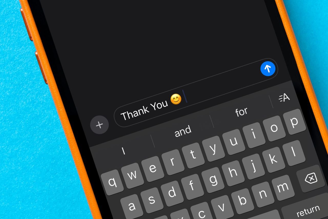 Un merci ne mange pas de pain. Mais consomme beacoup d'énergie quand il s'adresse à une IA - ©Yalcin Sonat / Shuttertstock