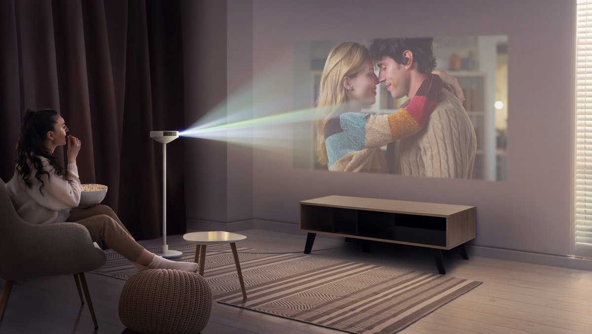 C'est une lampe ? Un vidéoprojecteur ? Une enceinte Bluetooth ? Ou bien les trois à la fois ? © LG