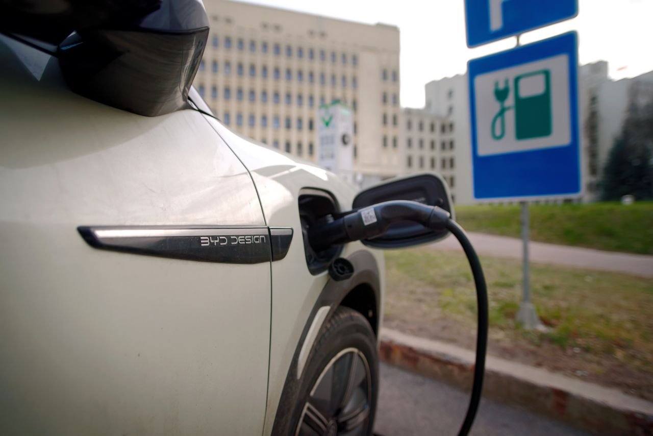 Le "chargeur flash" la stratégie de conquête de BYD en Europe - ©Tricky_Shark / Shutterstock