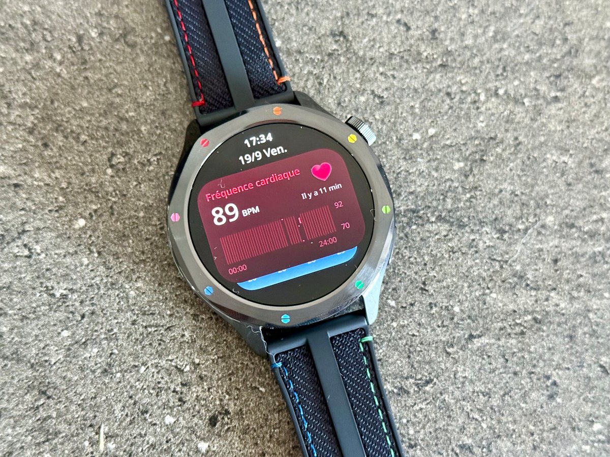 Le menu des widgets, avec notamment la fréquence cardiaque mesurée à intervalles réguliers ©Mathieu Grumiaux pour Clubic
