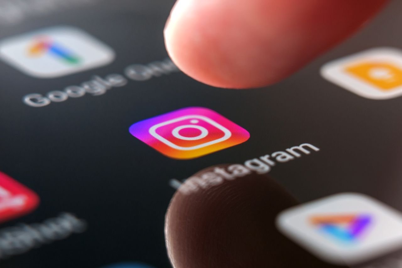 Sur le Pixel 10a, par exemple, les clichés en basse lumière bénéficieront de corrections propres à l’appareil, que l’on ouvre Instagram ou Snapchat - ©Pavel105 / Shutterstock