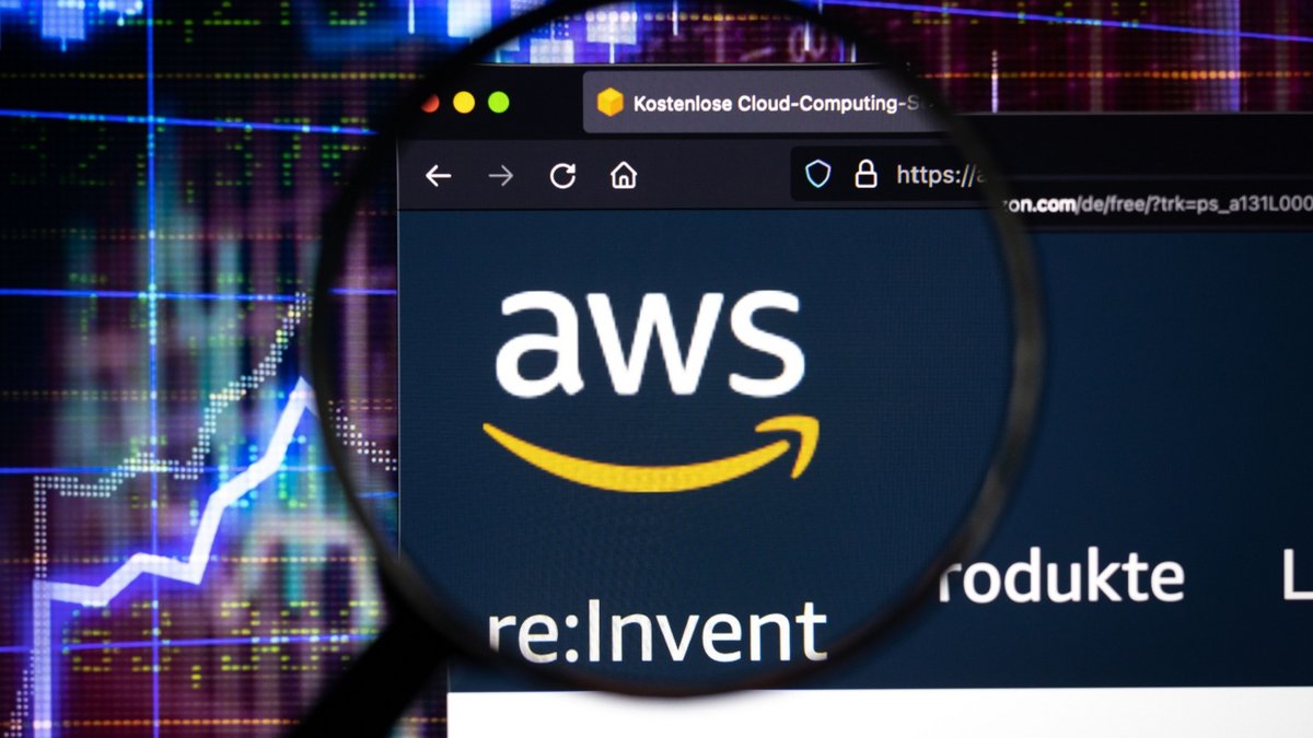 AWS est l’un des principaux fournisseurs mondiaux de VPS grâce à son infrastructure cloud robuste et scalable - © Shutterstock